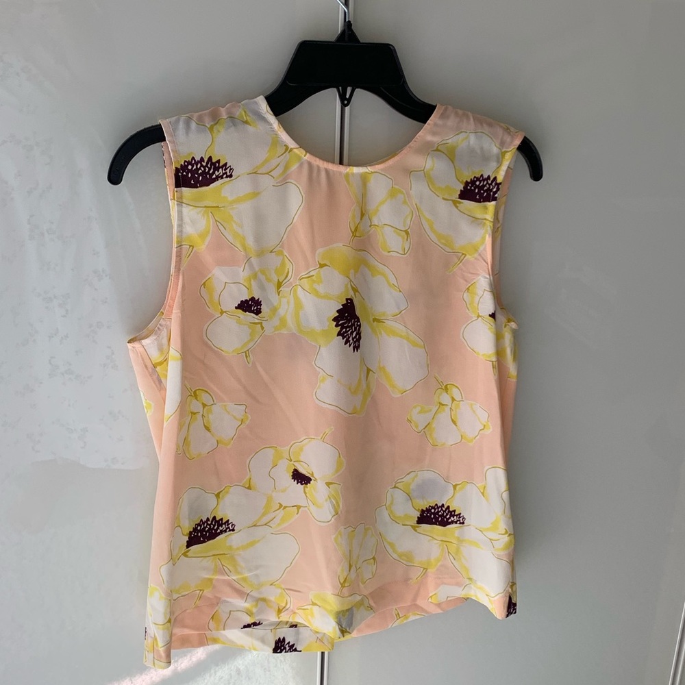 Equipment sleeveless shell